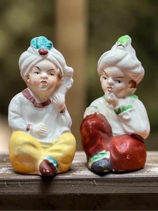 Other - Genie Salt & Pepper Shakers